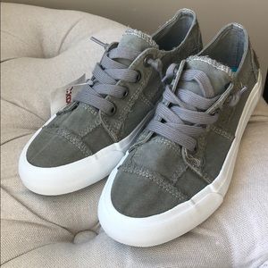 Blowfish khaki canvas sneakers